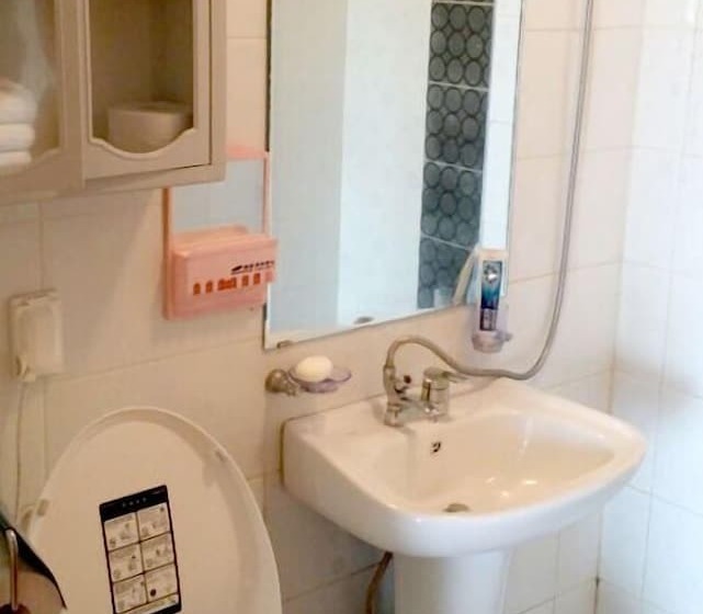 اتاق استاندارد با بالکن, Geomunoreum Hostel