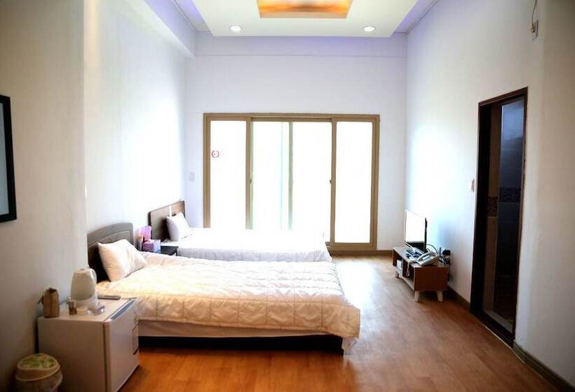 اتاق استاندارد با بالکن, Geomunoreum Hostel