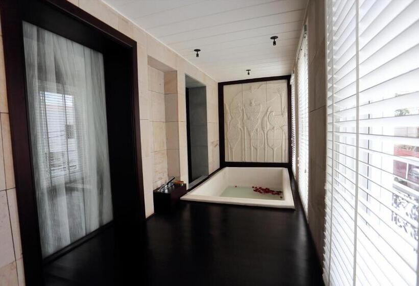 מיטת קינג בסוויטה, Arunreas