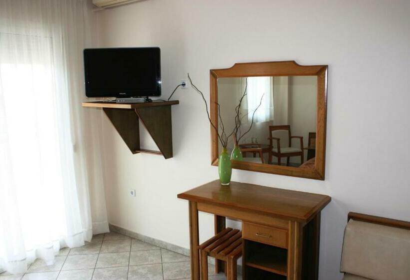 스탠다드 트리플 룸, Cariatis