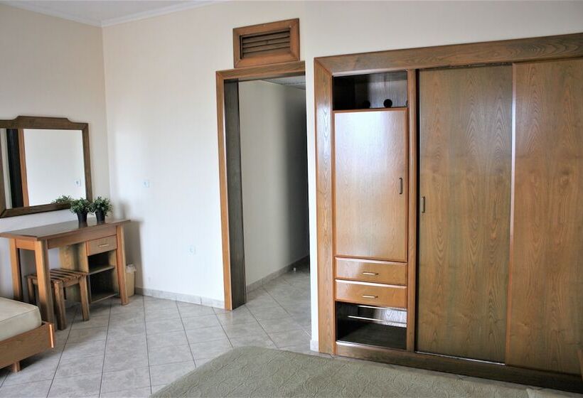 스탠다드 룸, Cariatis