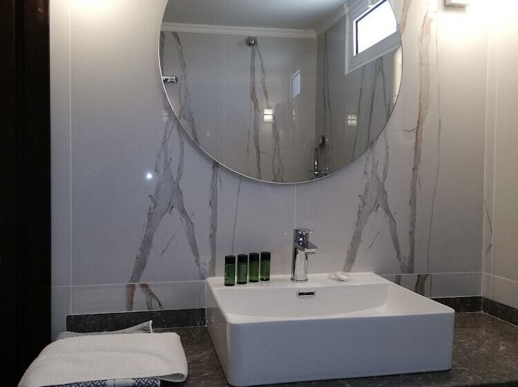 스탠다드 트리플 룸, Cariatis