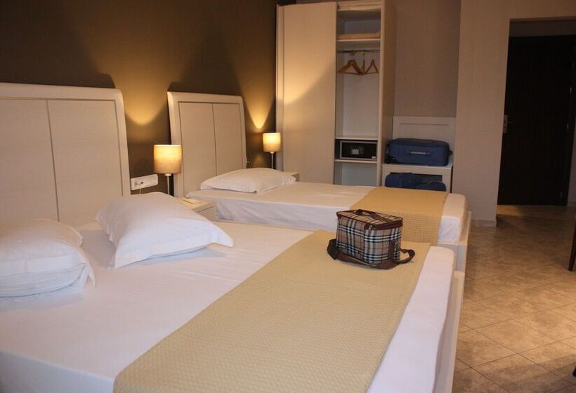 수피리어 트리플 룸, Cariatis