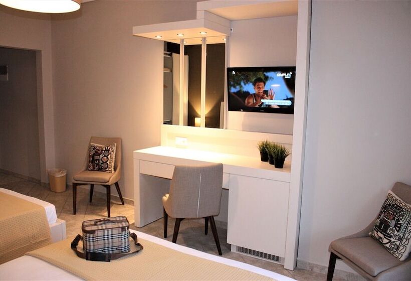 수피리어 트리플 룸, Cariatis