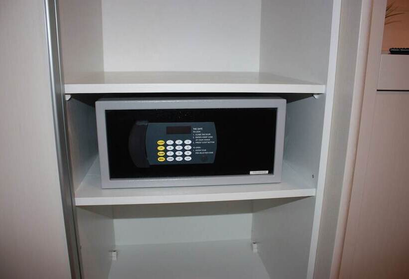 수피리어 룸, Cariatis