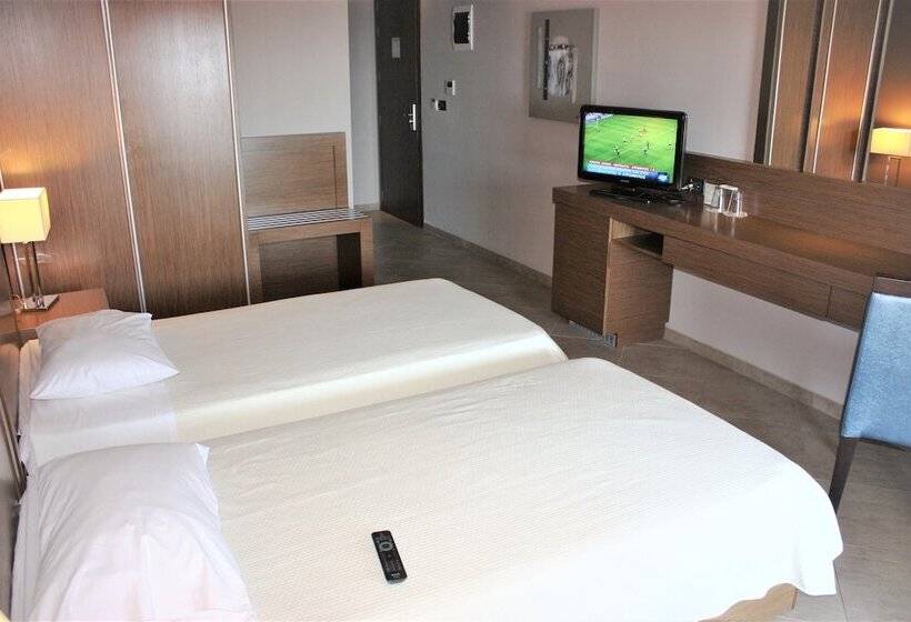 수피리어 룸, Cariatis