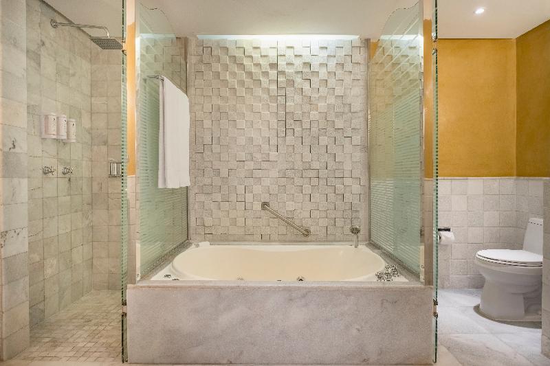 수피리어 룸, Cariatis