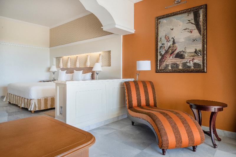 수피리어 룸, Cariatis