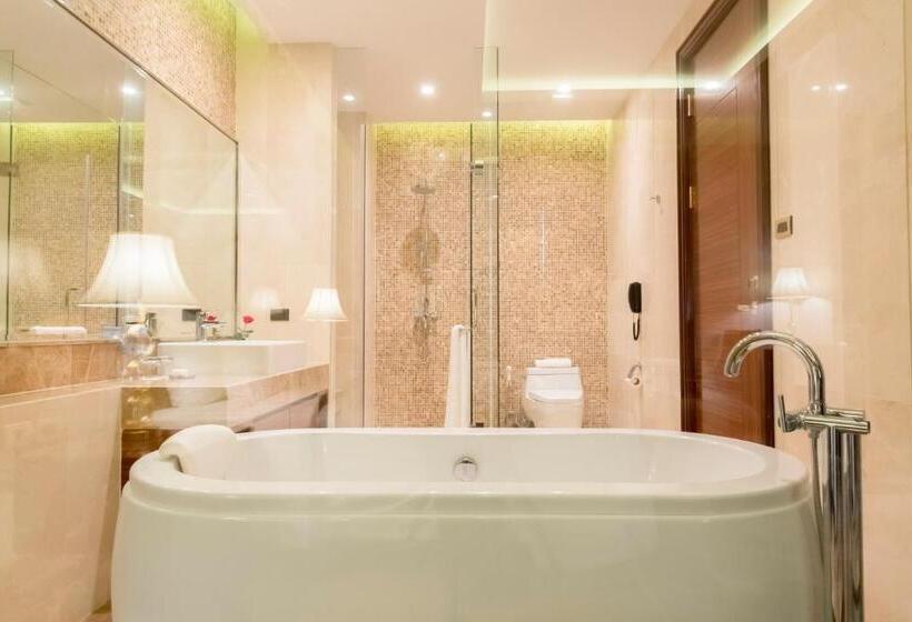 デラックスルーム, Garden City