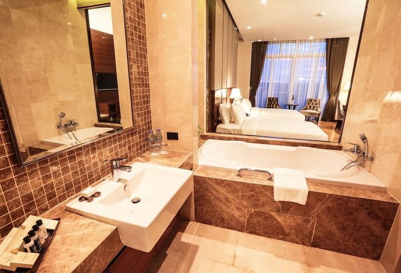 デラックスルーム, Garden City