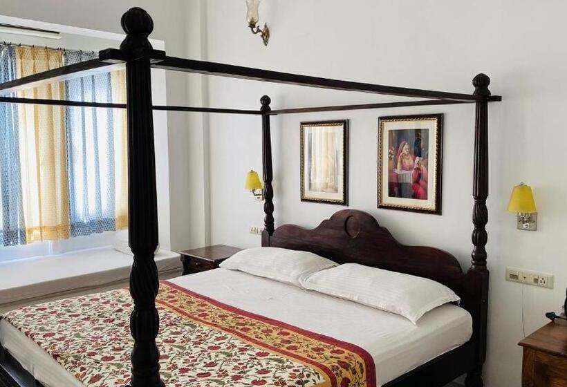 Quarto Deluxe, Kotra Haveli A Boutique Hotel By Lake Pichola