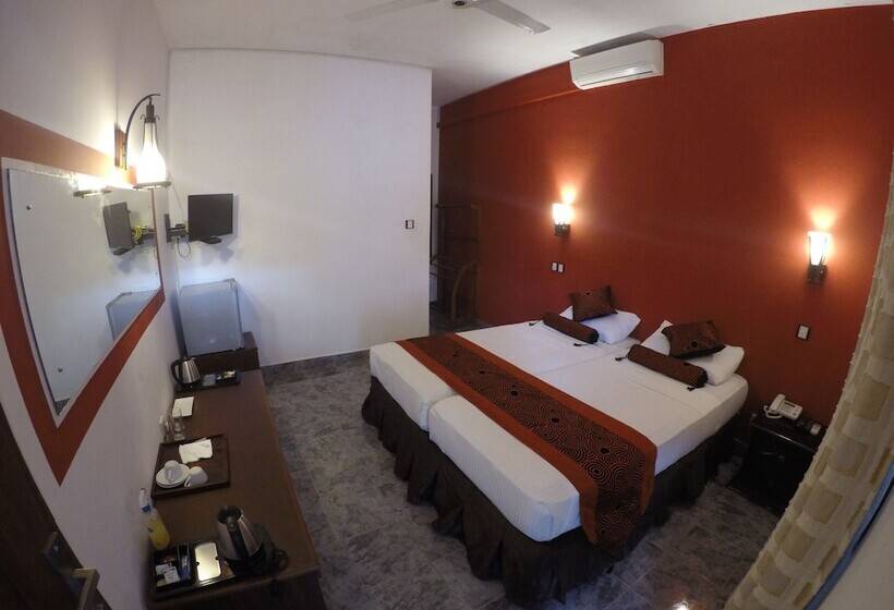 Номер Стандарт Вид на Бассейн, Sunray