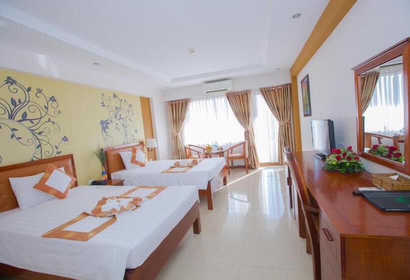اتاق سه نفره دلوکس با چشم‌انداز دریا, Vung Tau Intourco Resort