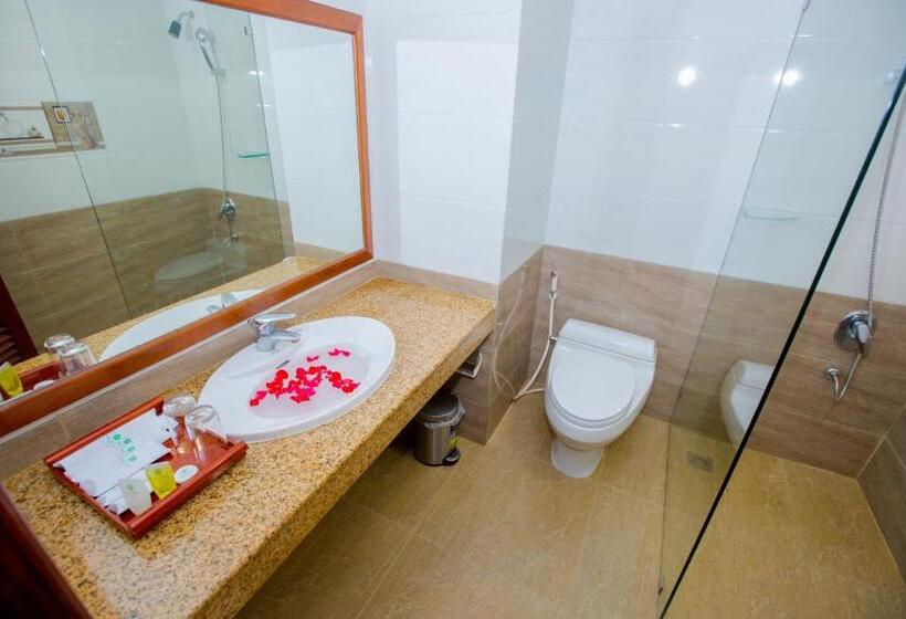 اتاق سه نفره دلوکس با چشم‌انداز دریا, Vung Tau Intourco Resort