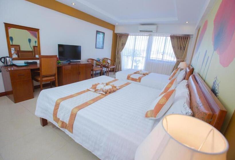 اتاق سه نفره دلوکس با چشمانداز دریا, Vung Tau Intourco Resort