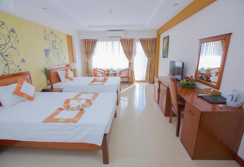 اتاق سه نفره دلوکس با چشمانداز دریا, Vung Tau Intourco Resort