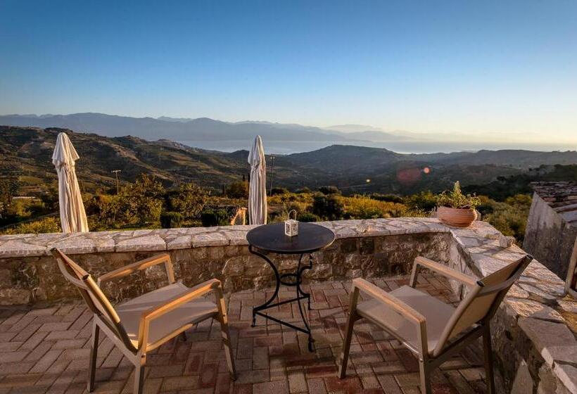 Люкс, Gerofotis Traditional Guesthouse Est 1892   Close To Aigio, Akoli, Selianitika