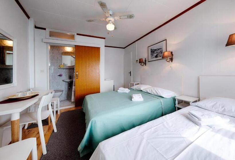 Triple Room Sea View, Apartments And Rooms By The Sea Komiza, Vis   2431