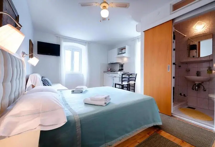 海の見えるスタンダードスタジオ, Apartments And Rooms By The Sea Komiza, Vis   2431