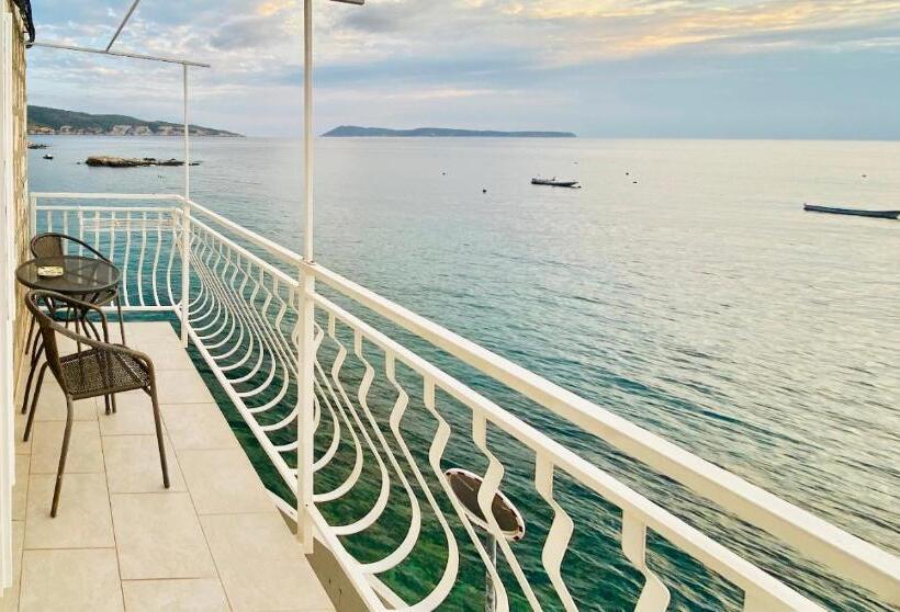 חדר סטנדרט נוף לים עם מרפסת, Apartments And Rooms By The Sea Komiza, Vis   2431