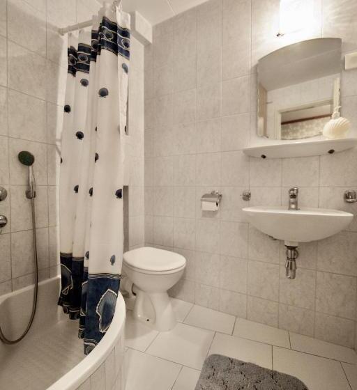 חדר סטנדרט חדר אמבטיה משותף, Apartments And Rooms By The Sea Komiza, Vis   2431