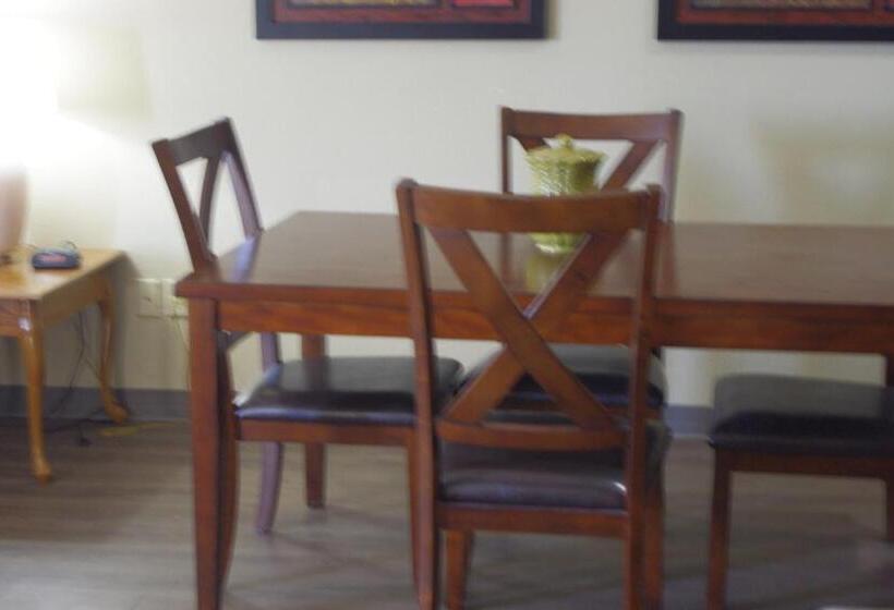 Студия Deluxe, Selby Motel