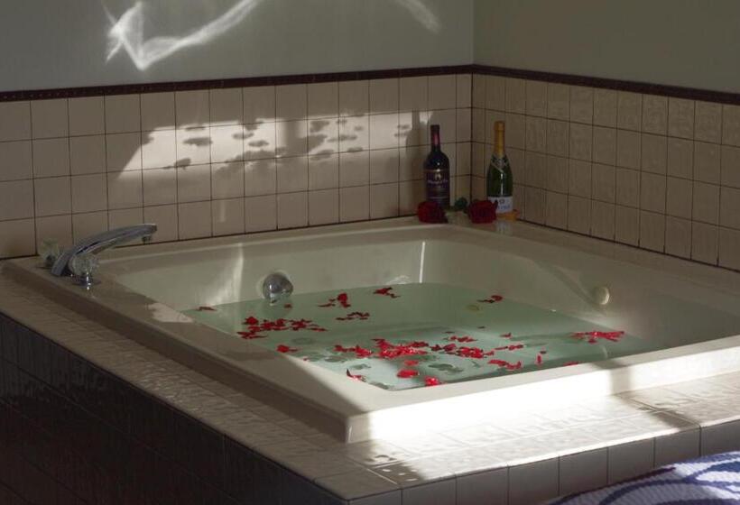 Студия Deluxe, Selby Motel