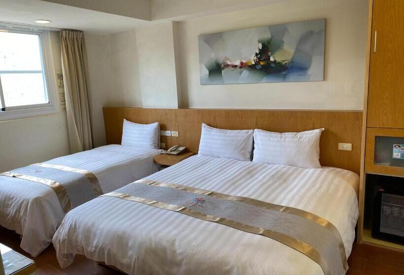 اتاق استاندارد سه نفره, Clownfish Resort