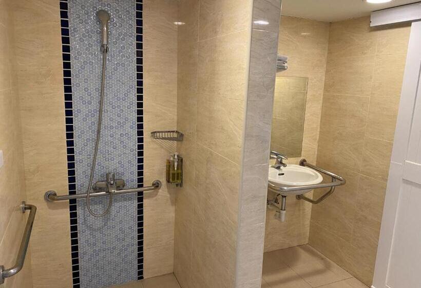 اتاق استاندارد برای معلولان, Clownfish Resort