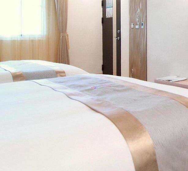 اتاق استاندارد چهار تخته, Clownfish Resort