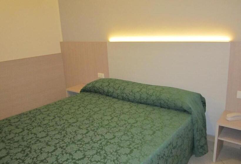 اتاق اکونومی, Aurea