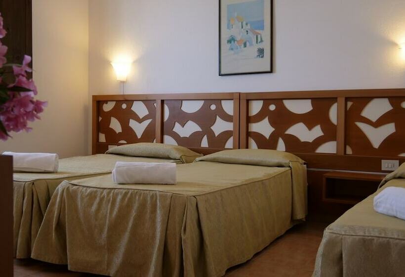 غرفة قياسية ثلاثية, Club Esse Gallura