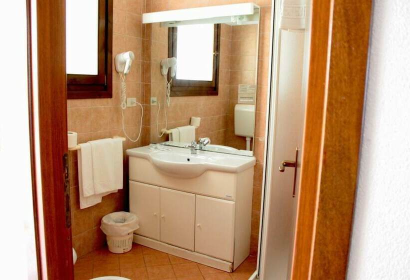 غرفة قياسية ثلاثية, Club Esse Gallura