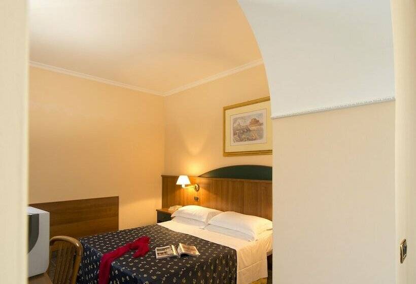 غرفة قياسية ثلاثية, Club Esse Gallura