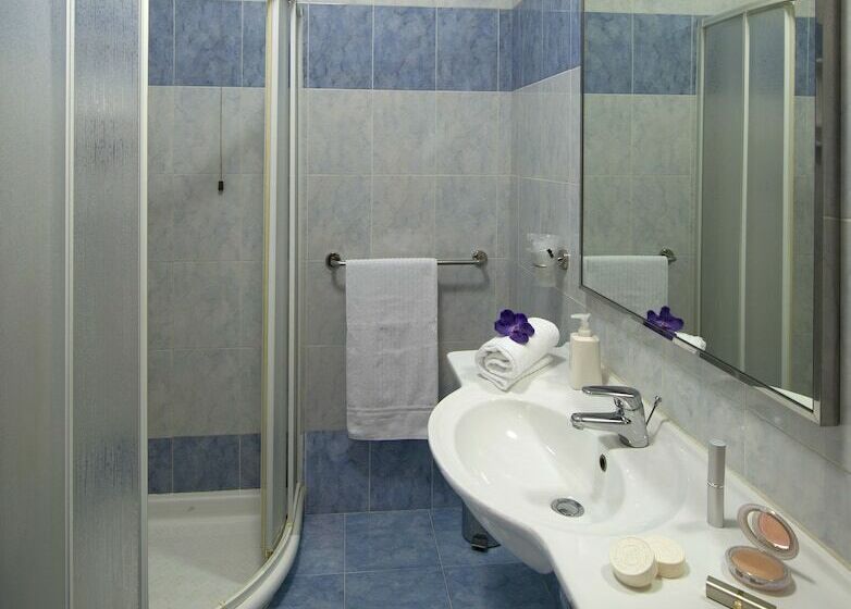 غرفة قياسية ثلاثية, Club Esse Gallura