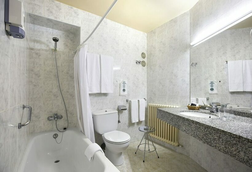 غرفة قياسية ثلاثية, Club Esse Gallura