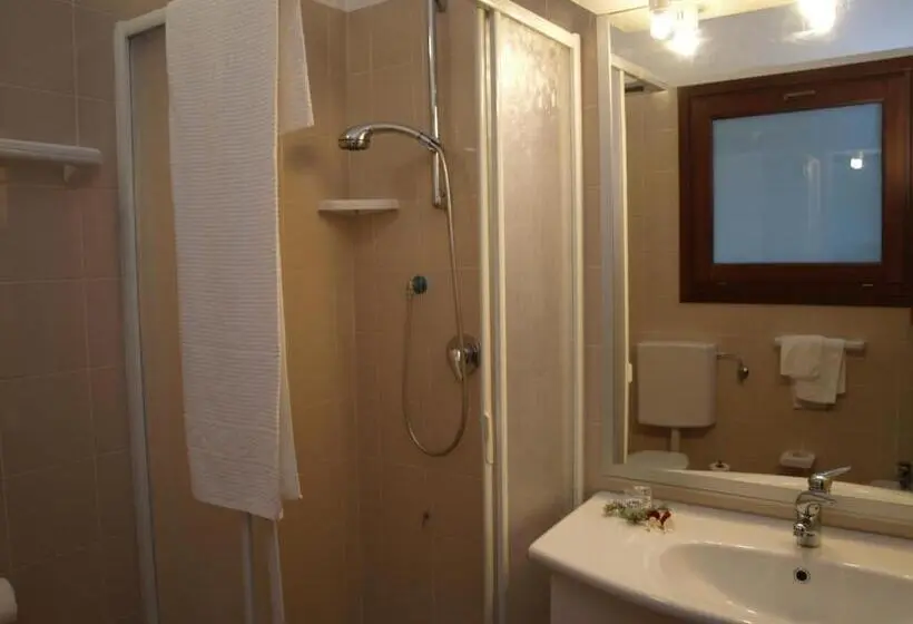 اتاق استاندارد سه نفره, Club Esse Gallura