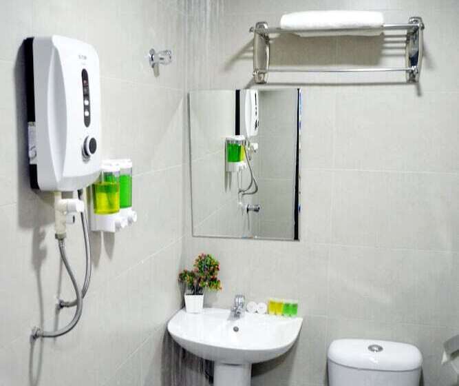 اتاق لوکس سه تخته, Easy Hotel Kl Sentral