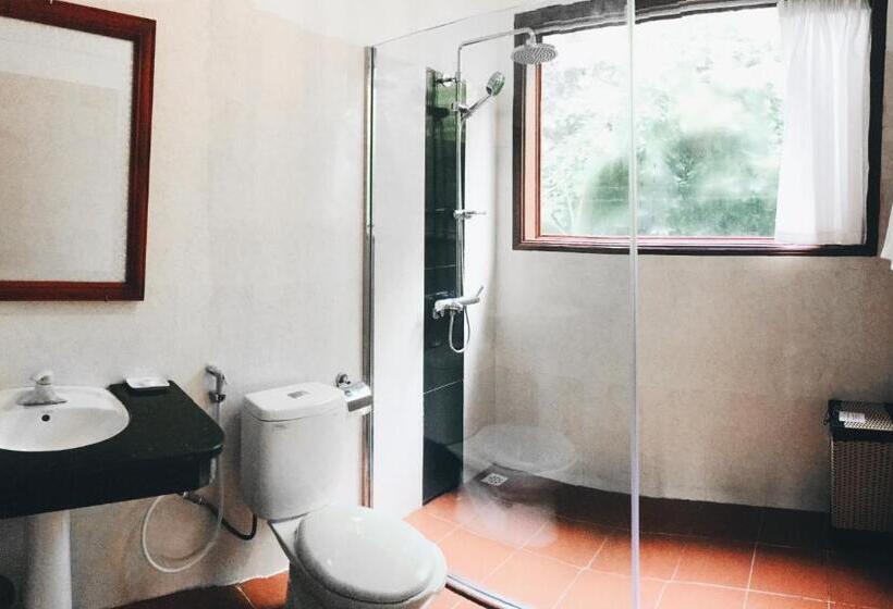 غرفة عائلية مطلّة علي الجبل, Mua Caves Ecolodge