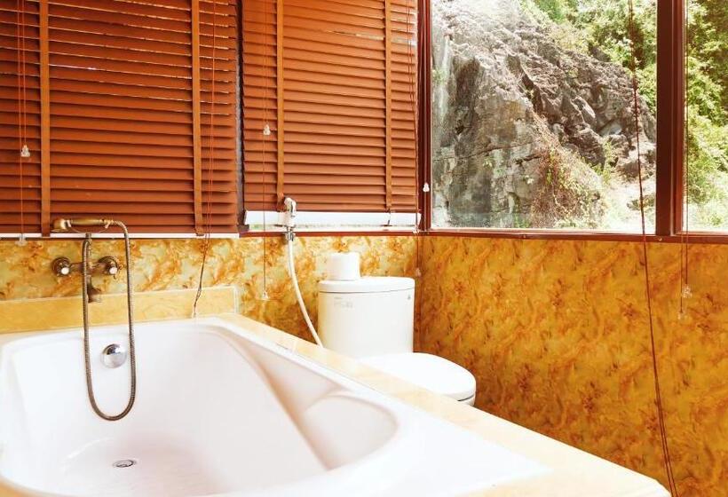 غرفة عائلية, Mua Caves Ecolodge