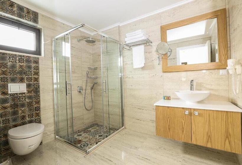 סוויטה עם ג'קוזי, Payam