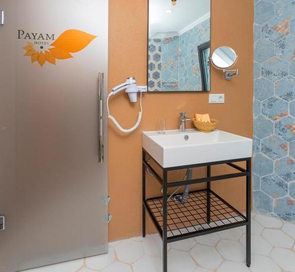 סוויטה עם ג'קוזי, Payam