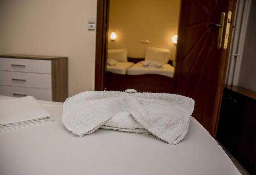 شقة غرفتين مطلة على البحر, Pension Delfini