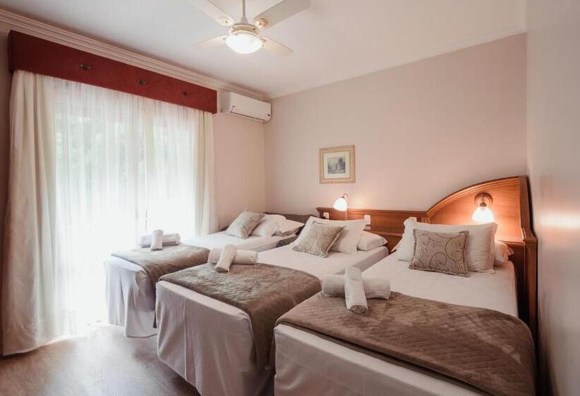 Трехместный Номер Стандарт с Балконом, Vista Do Vale