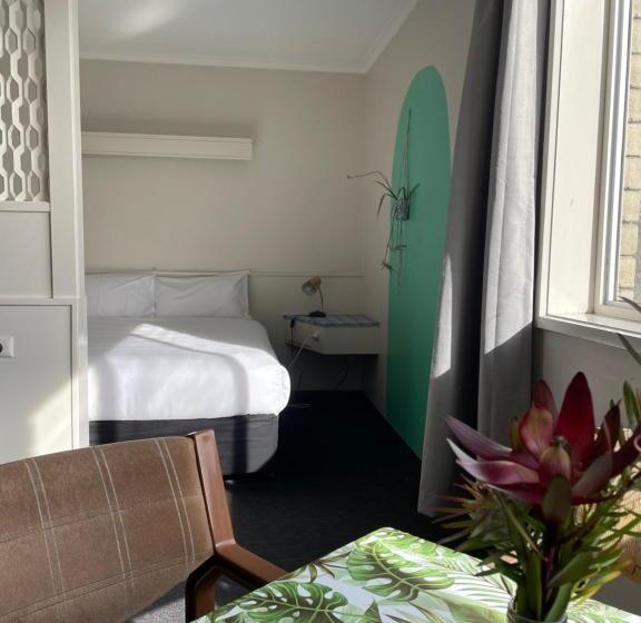 패밀리 룸, Parklane Motel