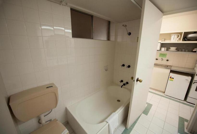 标准工作室, Parklane Motel