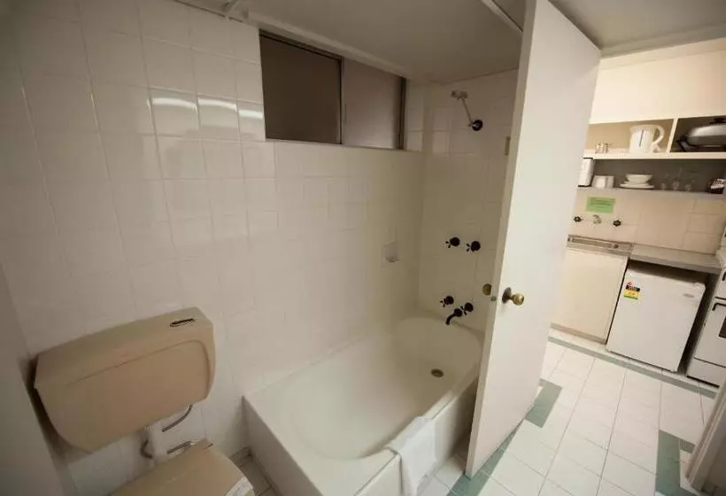استودیوی استاندارد, Parklane Motel