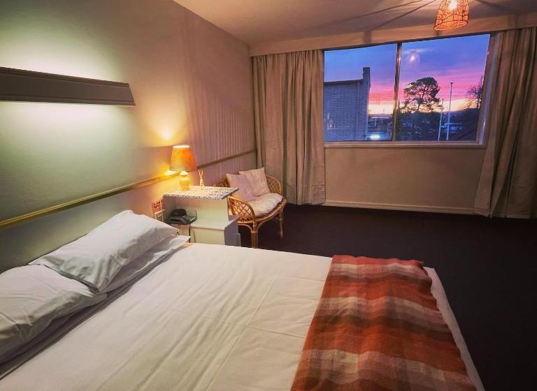 标准工作室, Parklane Motel