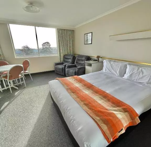 آپارتمان خانوادگی, Parklane Motel