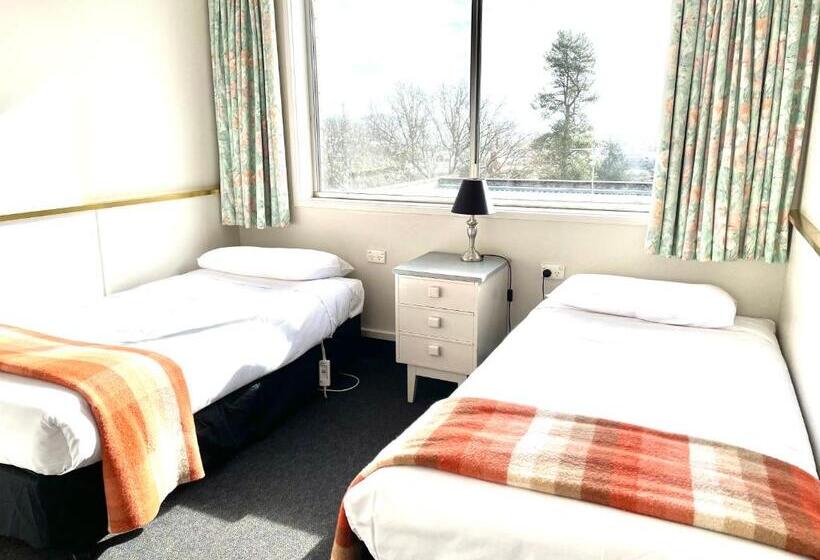 家庭公寓, Parklane Motel